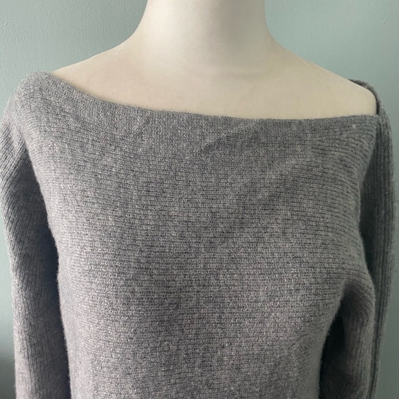 Theory Merino Wool Grey Asymmetrical sweater - Picture 7 of 13